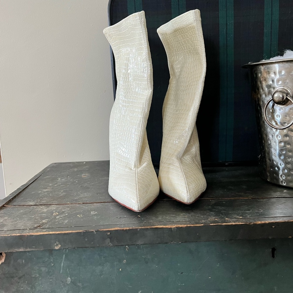 Cream Heeled Boots with Textured Leather and Pointed Toe